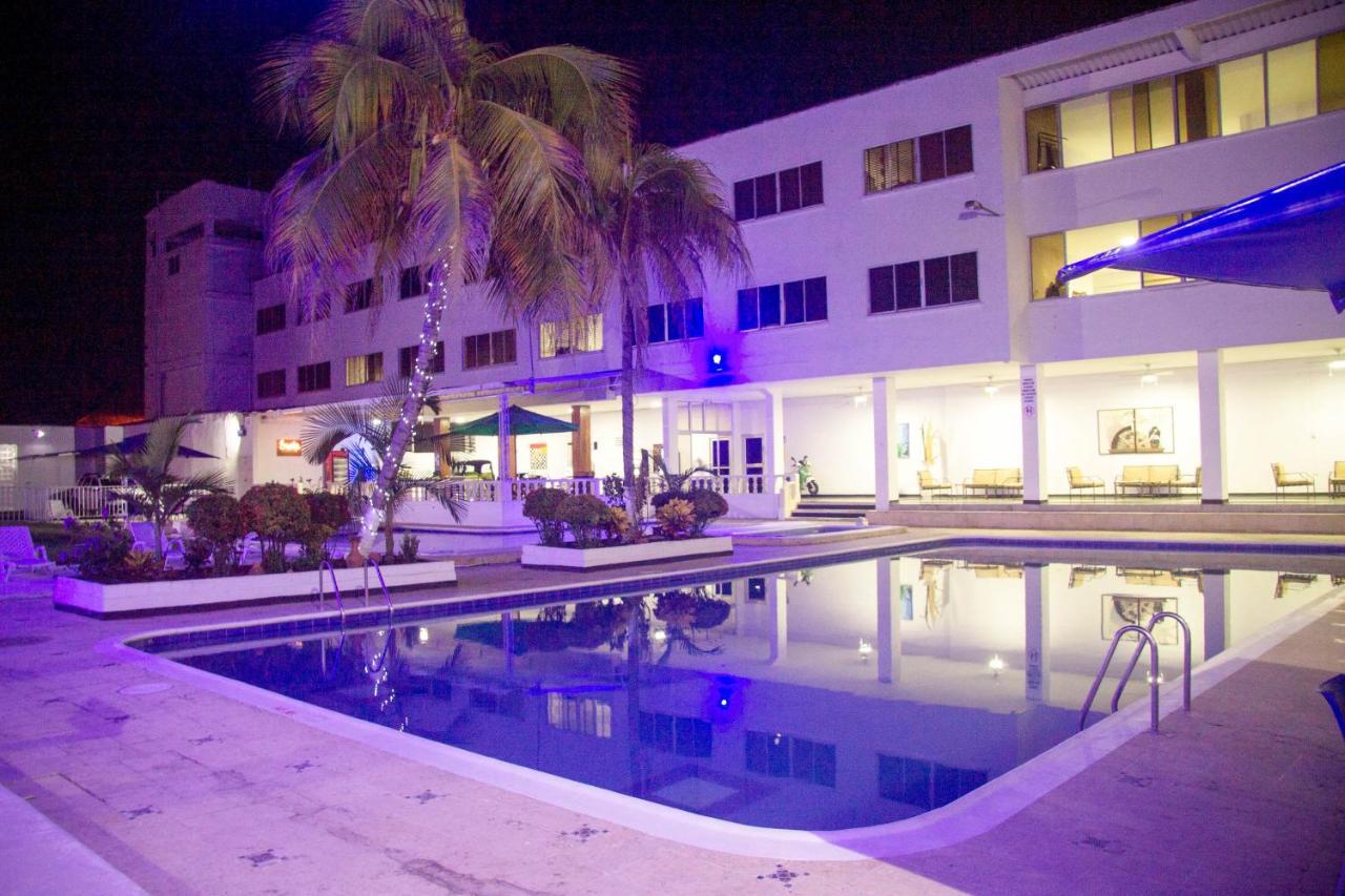 Hotel Mall Santana Del Rio La Dorada Bagian luar foto