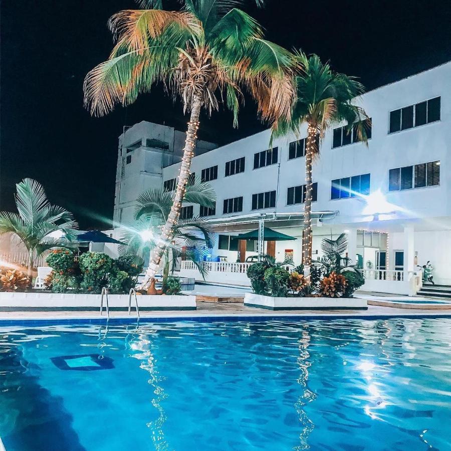 Hotel Mall Santana Del Rio La Dorada Bagian luar foto