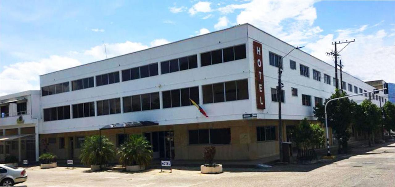 Hotel Mall Santana Del Rio La Dorada Bagian luar foto