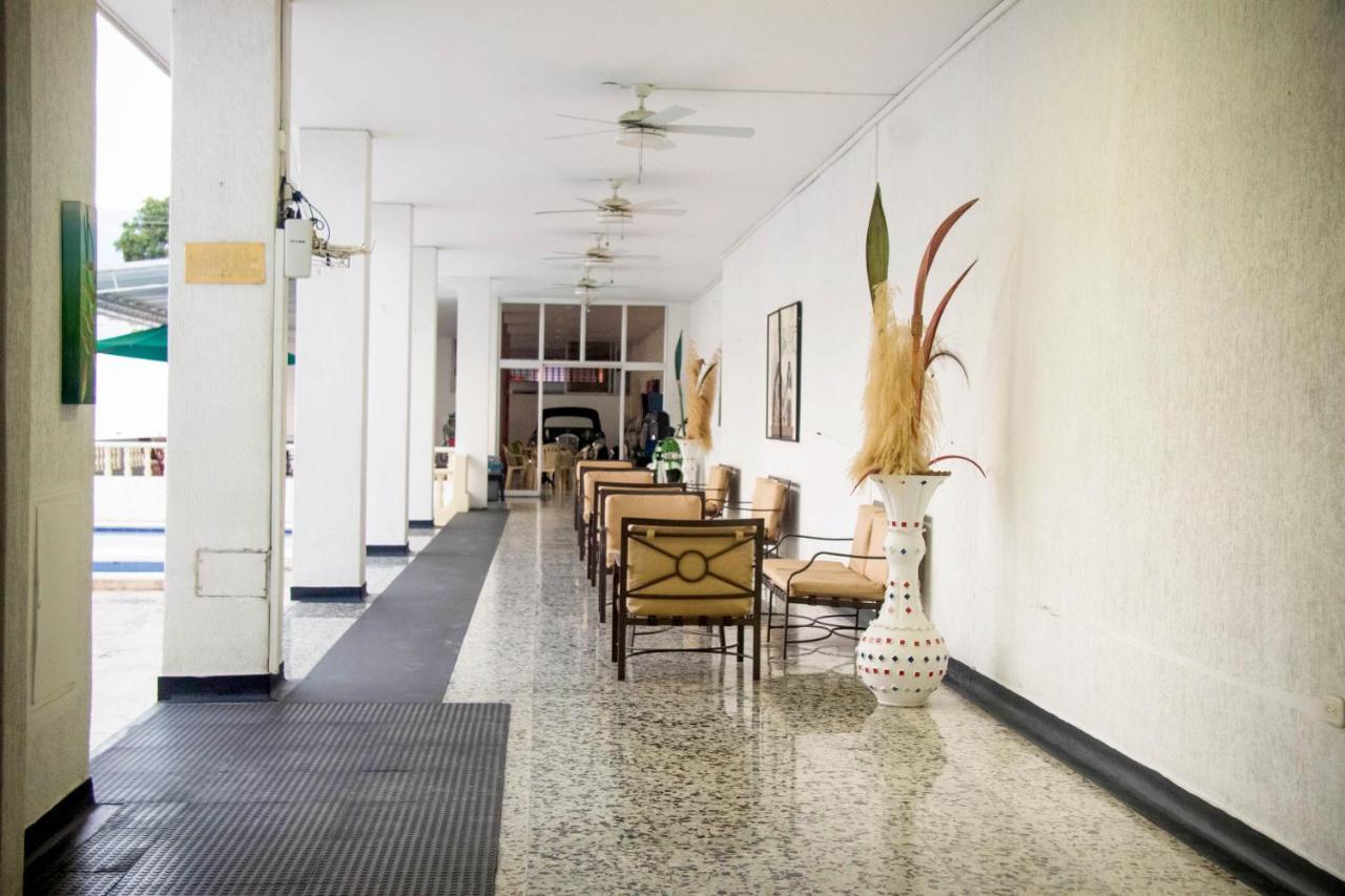 Hotel Mall Santana Del Rio La Dorada Bagian luar foto