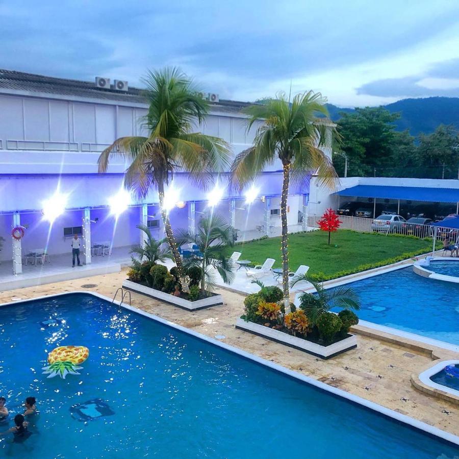 Hotel Mall Santana Del Rio La Dorada Bagian luar foto