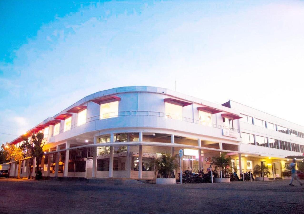 Hotel Mall Santana Del Rio La Dorada Bagian luar foto